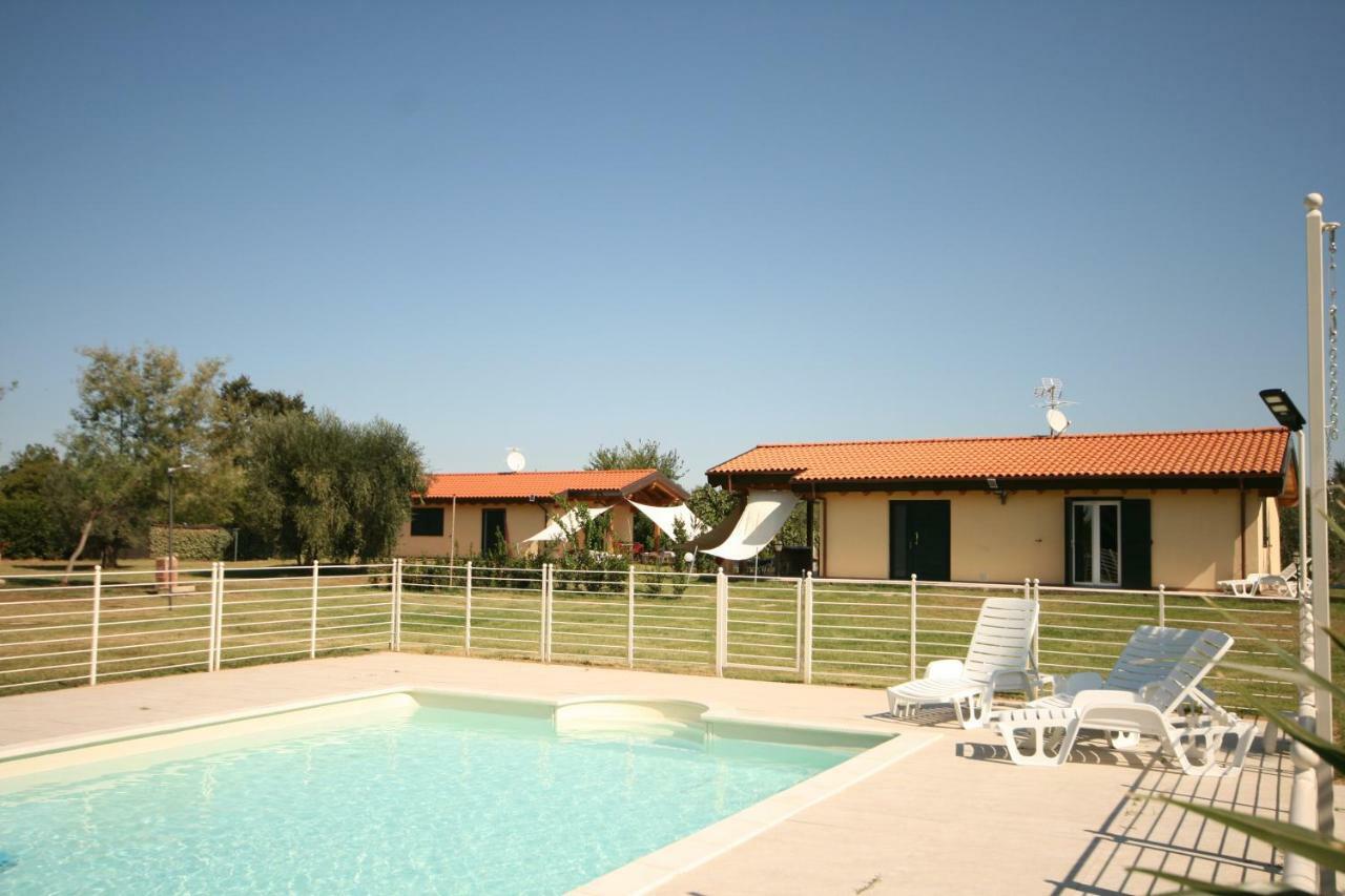 Due Casette Con Piscina 카스타니에토카르두치 외부 사진
